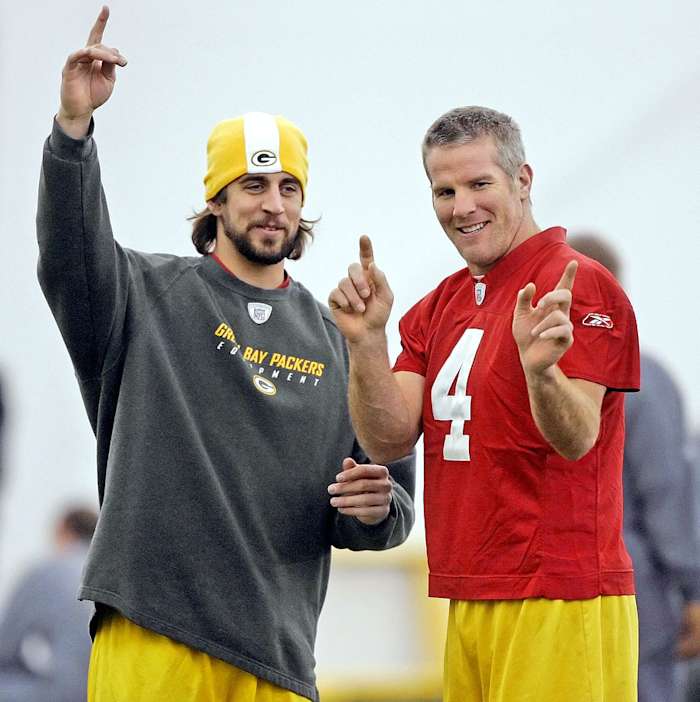 2008-aaron-rodgers-brett-favre.jpg